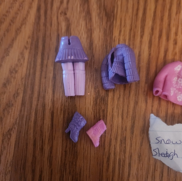 Polly Pocket Snow Cool Sleigh Day With Lila (H) - Picture 2 of 3